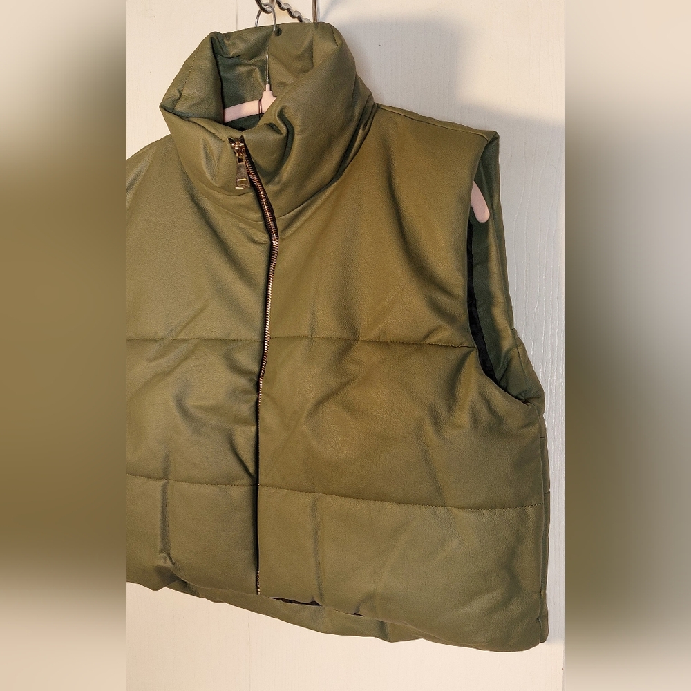 PrettyLittleThing NWT Olive Faux Leather Drop Hem Gilet Puffer Vest Size XL Tall - Picture 5 of 12